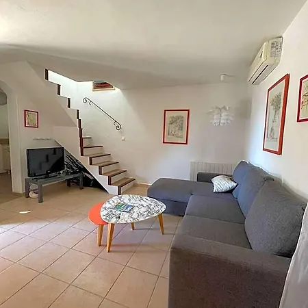 فيلة Argentella, Santa Giulia *